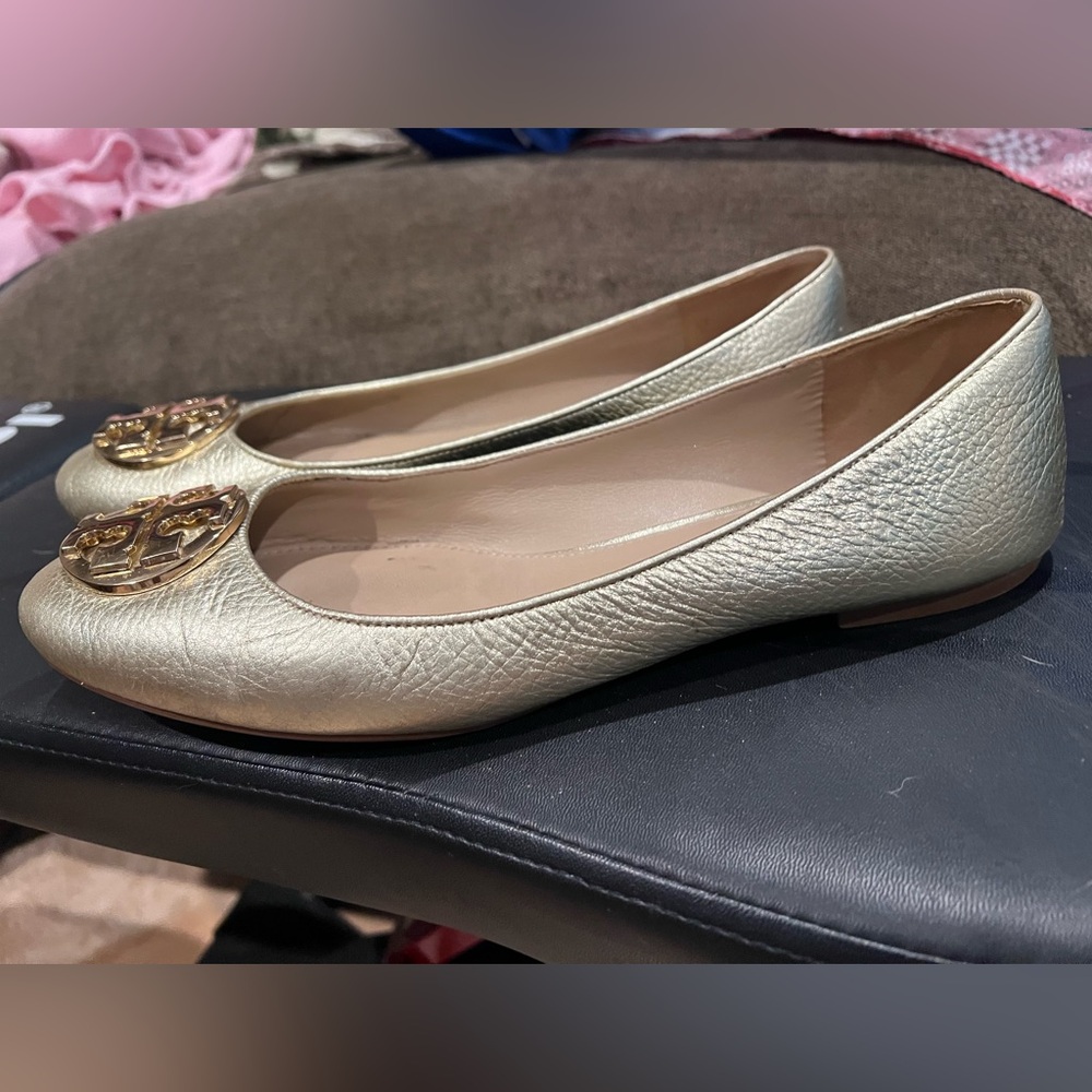 Tory Burch Gold Ballet Flats with Logo Medallion, size 10.5 - Picture 6 of 10
